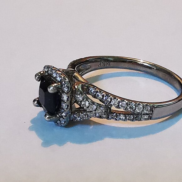 18 Kt. White Gold ,  Blue Sapphire and  Multi Diamond Ring - Picture 2 of 13
